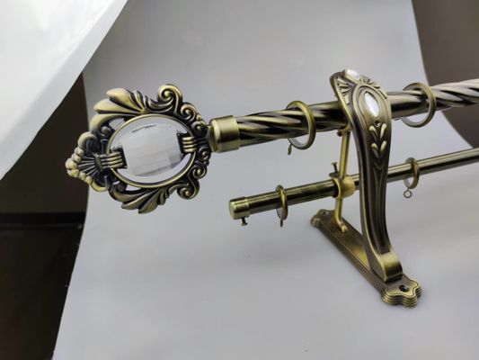 Поляка занавеса рельса металла мычка 25Mm телескопичного двойного регулируемая 28Mm с кронштейнами