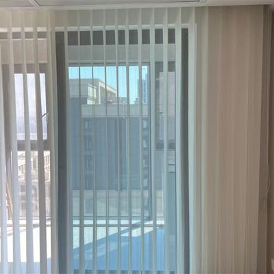 Регулируемые гибкие вертикальные занавесы шторок освещают передавать для гостиниц