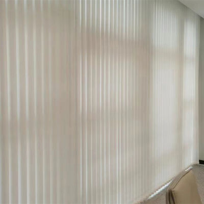 Регулируемые гибкие вертикальные занавесы шторок освещают передавать для гостиниц